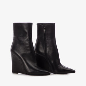 women-high-heel-boots